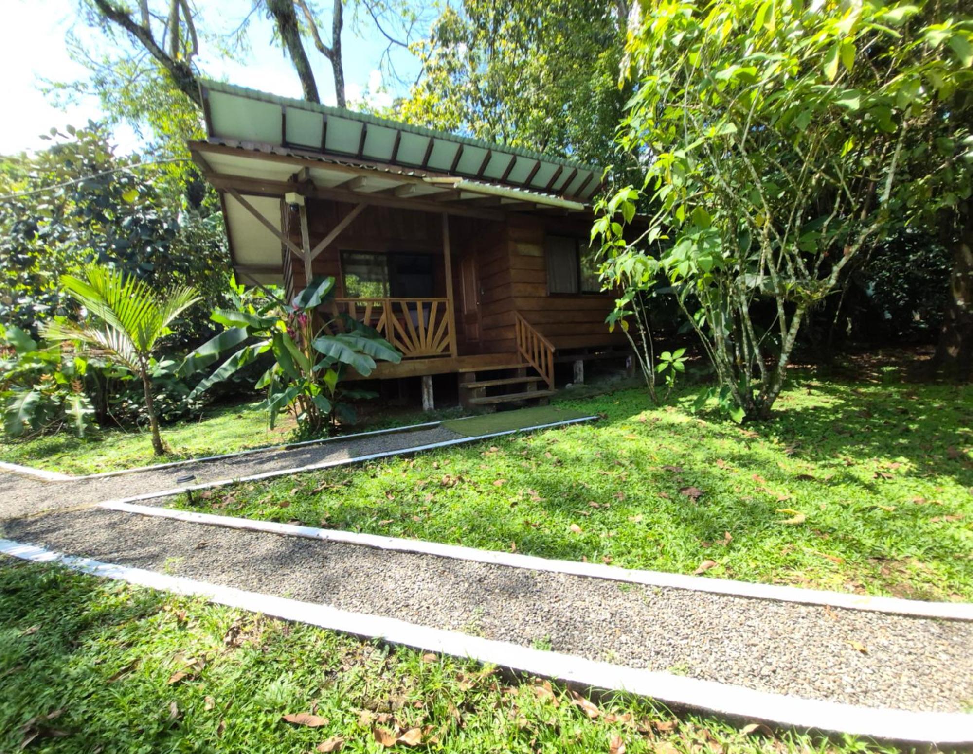 Centro Ananda Bed & Breakfast Guapiles Luaran gambar